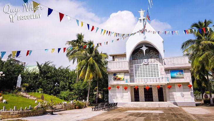 Nhà thờ Hòa Ninh cũng là một nhà thờ đẹp ở Quy Nhơn mà nhiều người yêu thích - Ảnh:ST